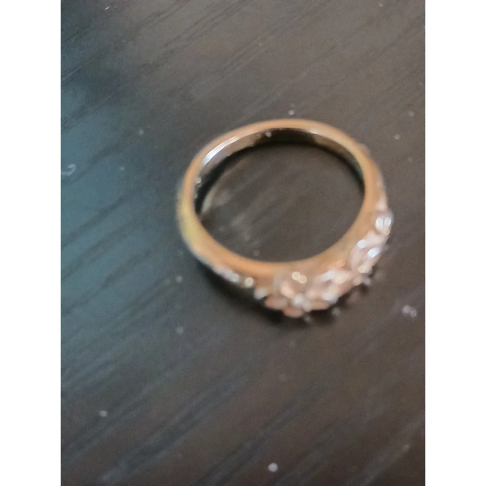 Floral Gold Tone Ring Size 6.5 RM Engraved Sculpted Flower Band - Picture 4 of 6